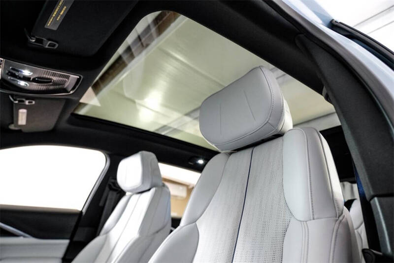 2024 Cadillac LYRIQ Luxury 1