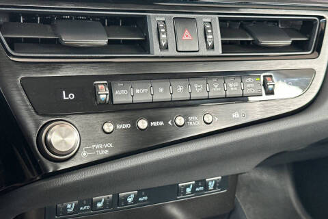 2025 Lexus ES 300h