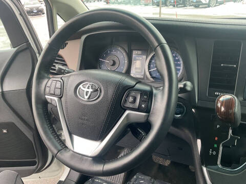 2017 Toyota Sienna Limited Premium 7-Passenger