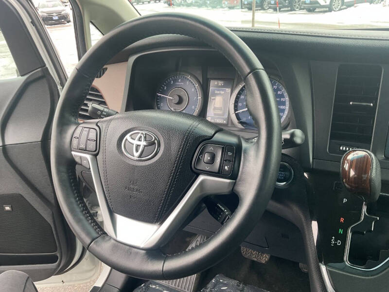 2017 Toyota Sienna Limited Premium 7-Passenger