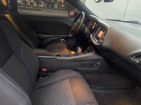 2016 Dodge Challenger SXT Plus