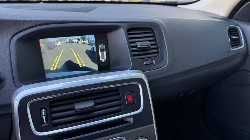 2015 Volvo V60 Cross Country T5