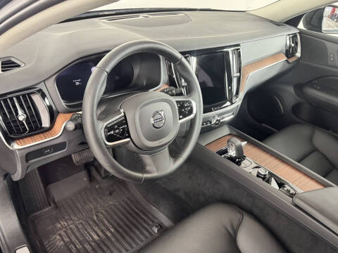 2024 Volvo S60 B5 Plus Dark Theme