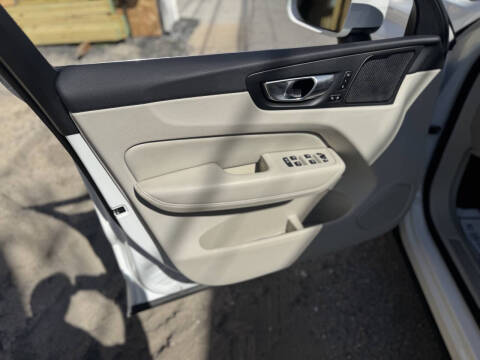 2022 Volvo XC60 B5 Inscription