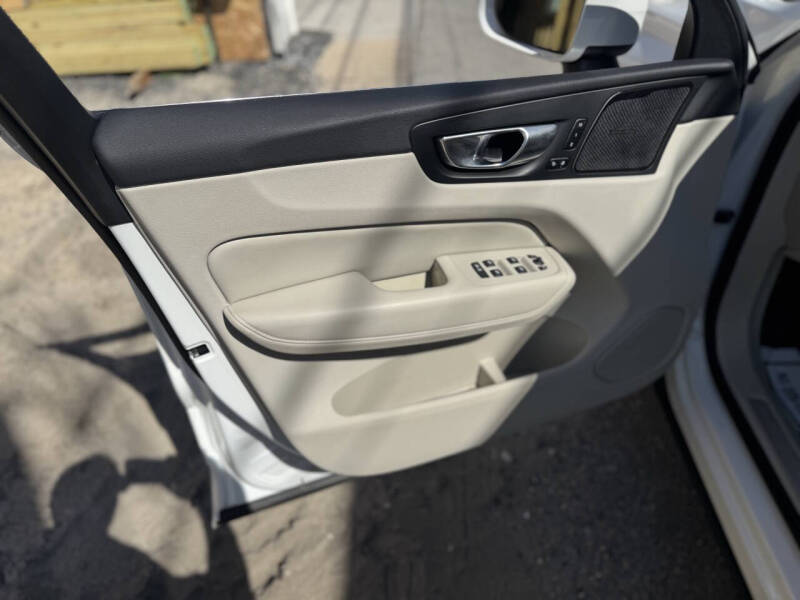 2022 Volvo XC60 B5 Inscription