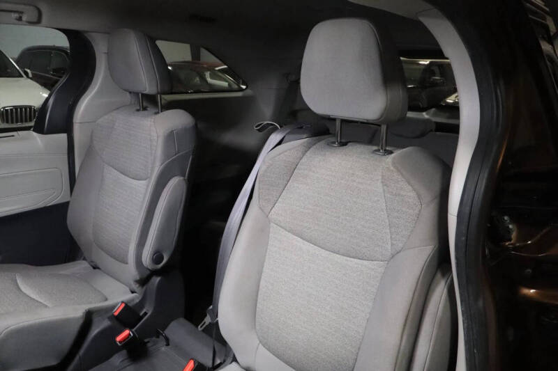 2021 Toyota Sienna LE 8-Passenger