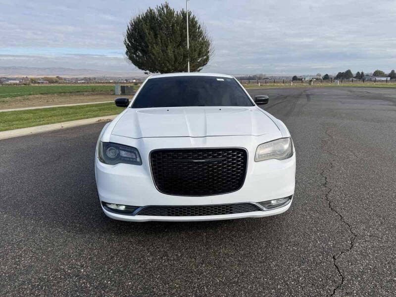 2018 Chrysler 300 S