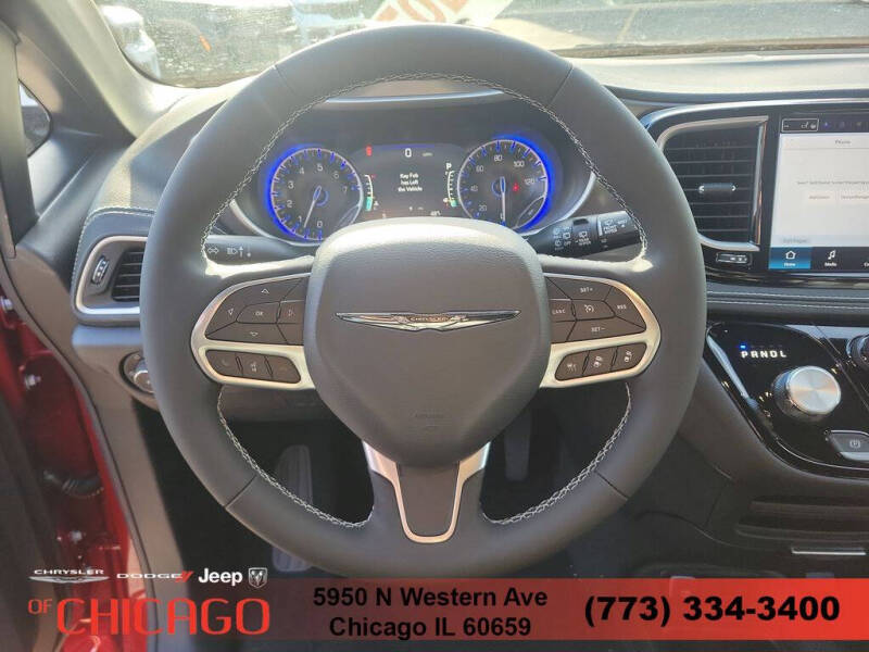2026 Chrysler Pacifica Select