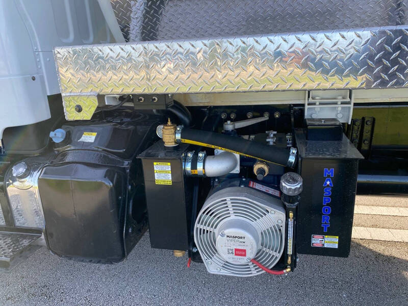 2015 Freightliner M2 106