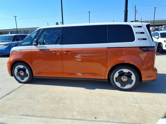 2025 Volkswagen ID. Buzz Pro S Plus 4Motion