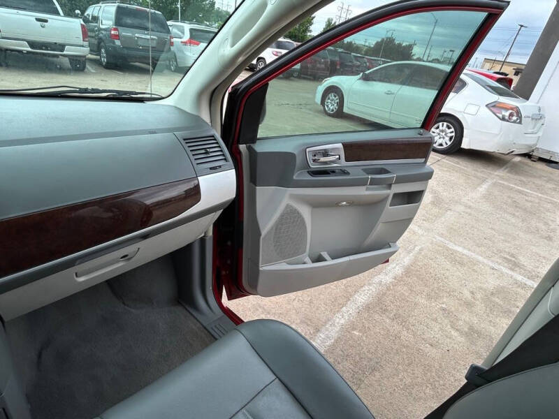 2010 Chrysler Town and Country Touring