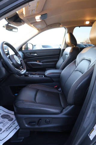 2023 Nissan Pathfinder SL