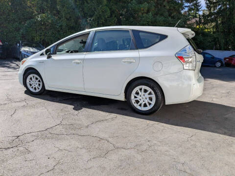 2012 Toyota Prius v Two