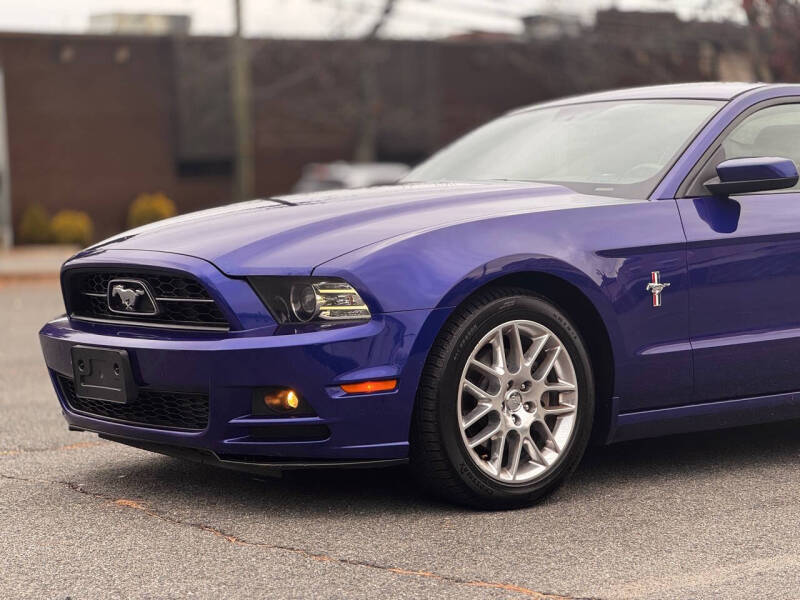 2014 Ford Mustang V6 Premium photo 5