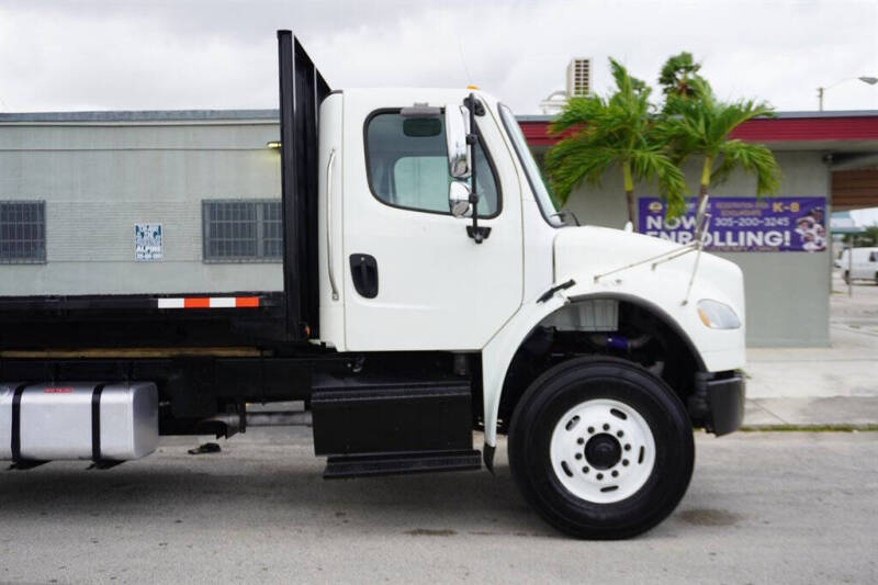 2015 Freightliner M2 106
