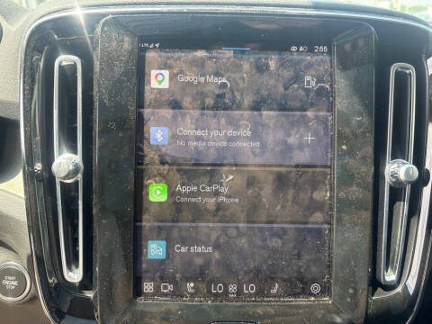 2024 Volvo XC40 B5 Plus Dark Theme