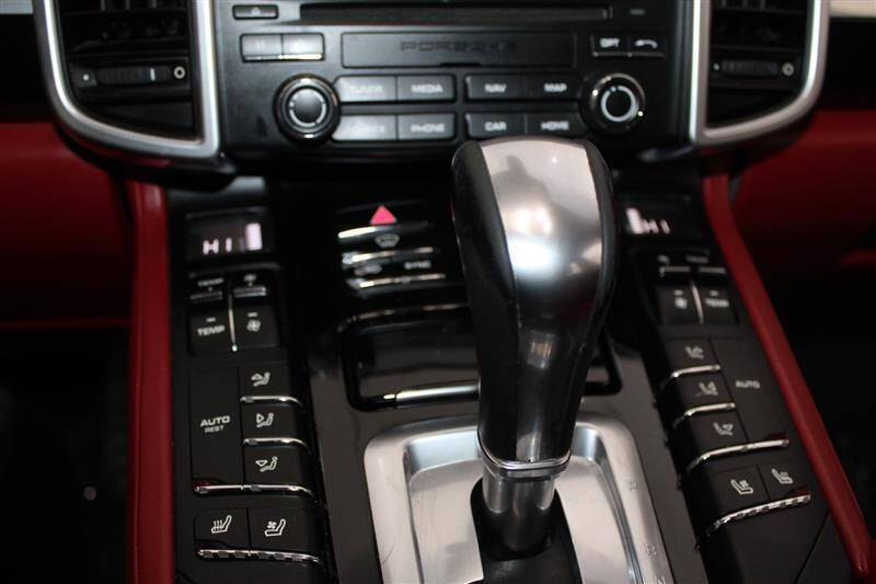 2017 Porsche Cayenne Platinum Edition