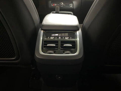 2025 Volvo XC90 B5 Core Bright Theme