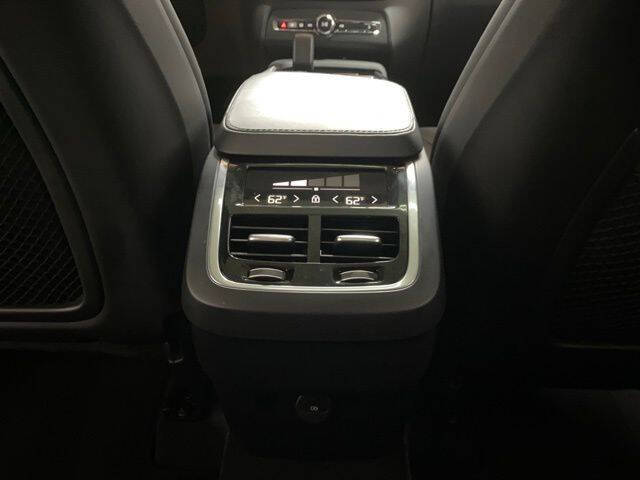 2025 Volvo XC90 B5 Core Bright Theme