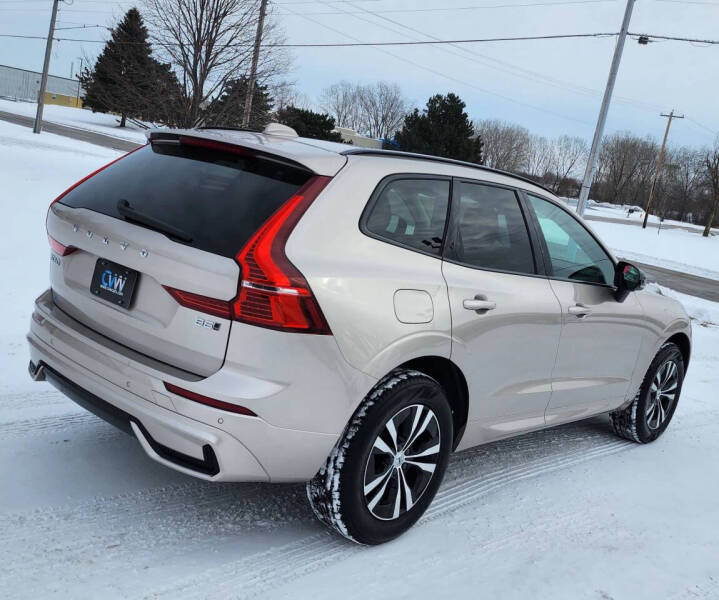 2025 Volvo XC60 B5 Core Dark Theme