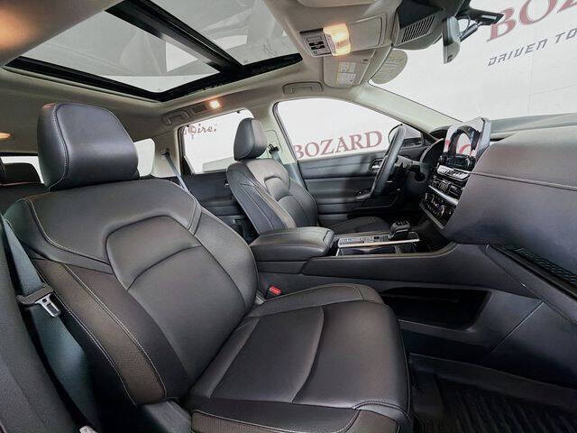 2024 Nissan Pathfinder SL