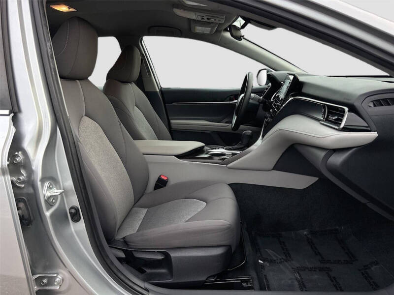 2022 Toyota Camry Hybrid LE