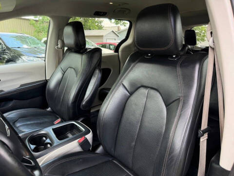 2017 Chrysler Pacifica Touring-L Plus