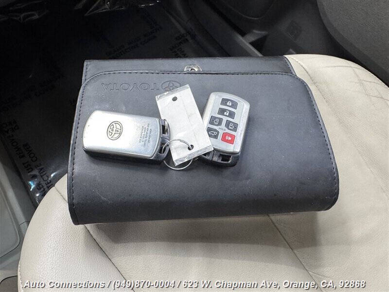 2013 Toyota Sienna XLE 8-Passenger