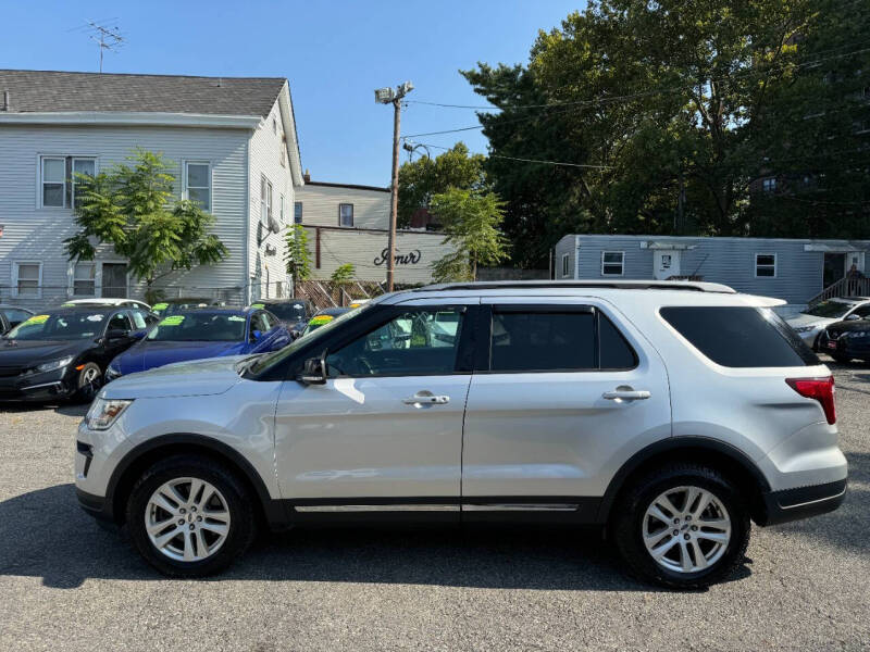 2018 Ford Explorer XLT photo 7