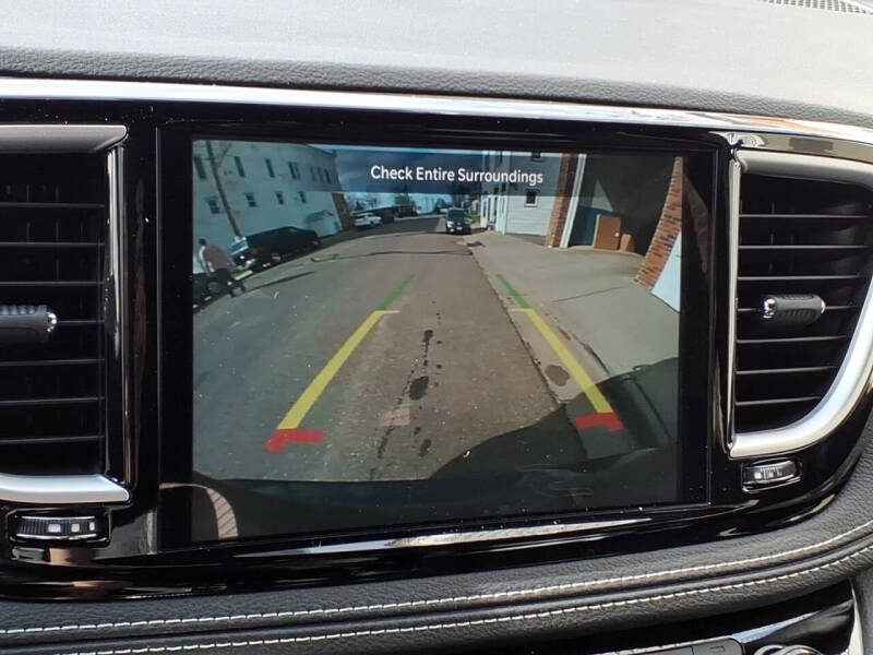 2026 Chrysler Pacifica Select