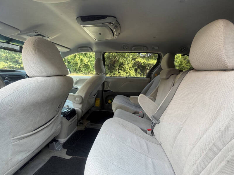 2012 Toyota Sienna LE 8-Passenger