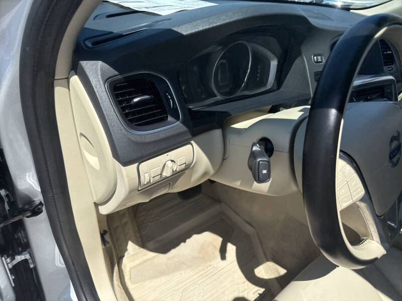 2016 Volvo V60 Platinum - Photo 17