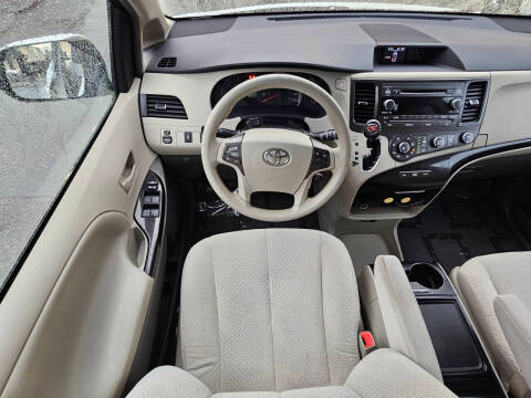 2012 Toyota Sienna LE 7-Passenger