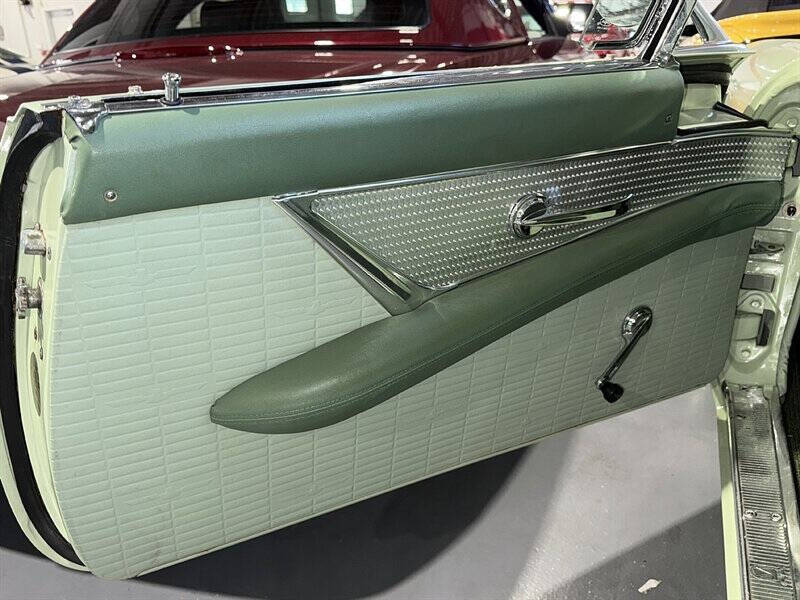 1957 Ford Thunderbird 18