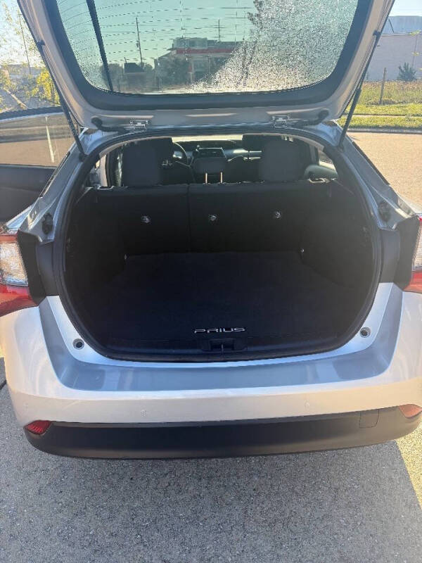 2020 Toyota Prius LE