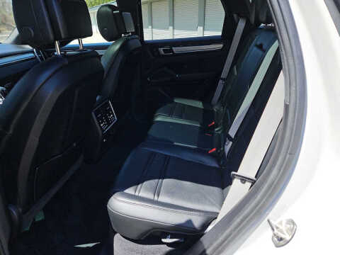 2022 Porsche Cayenne Platinum Edition