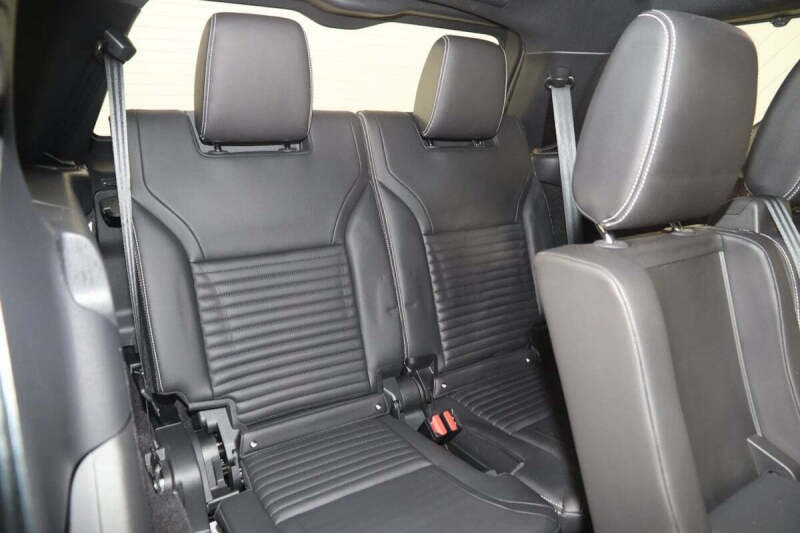 2023 Land Rover Discovery P360 S R-Dynamic