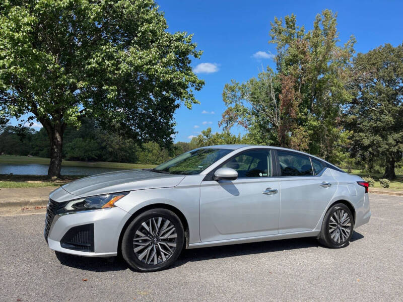 2023 Nissan Altima SV's photo