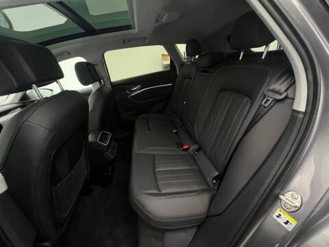 2022 Audi e-tron quattro Premium Plus