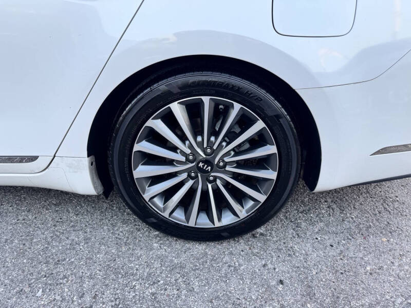 2017 Kia Cadenza Premium