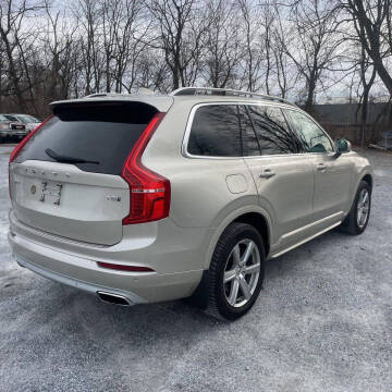 2016 Volvo XC90 T8 eAWD Momentum