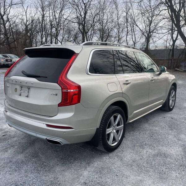 2016 Volvo XC90 T8 eAWD Momentum