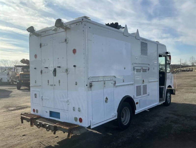 2016 Freightliner MT45 Chassis