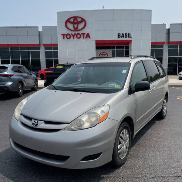 2007 Toyota Sienna for sale at American & Import Automotive in Cheektowaga NY
