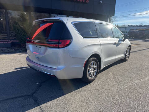 2024 Chrysler Pacifica Touring L