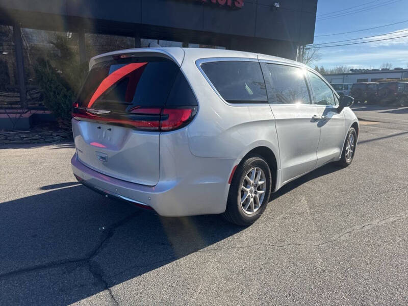 2024 Chrysler Pacifica Touring L
