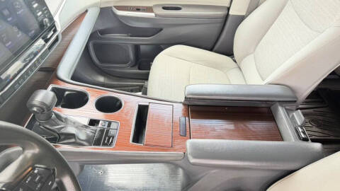 2022 Toyota Sienna LE 8-Passenger