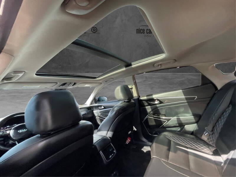 2017 Kia Cadenza Technology