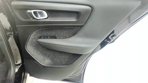 2024 Volvo XC40 B5 Plus Dark Theme