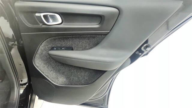 2024 Volvo XC40 B5 Plus Dark Theme